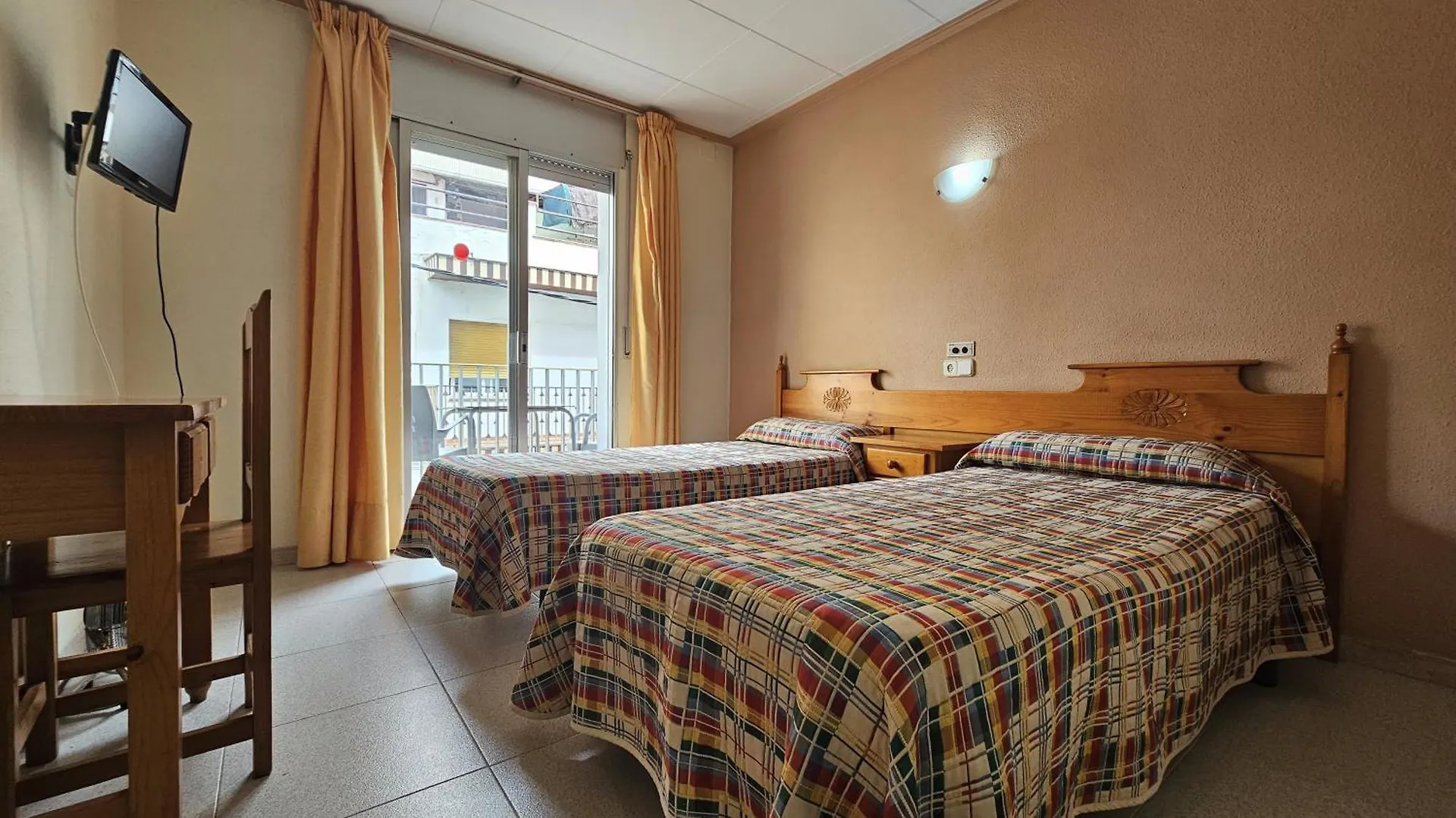 Guest house Hostal Los Manos Blanes